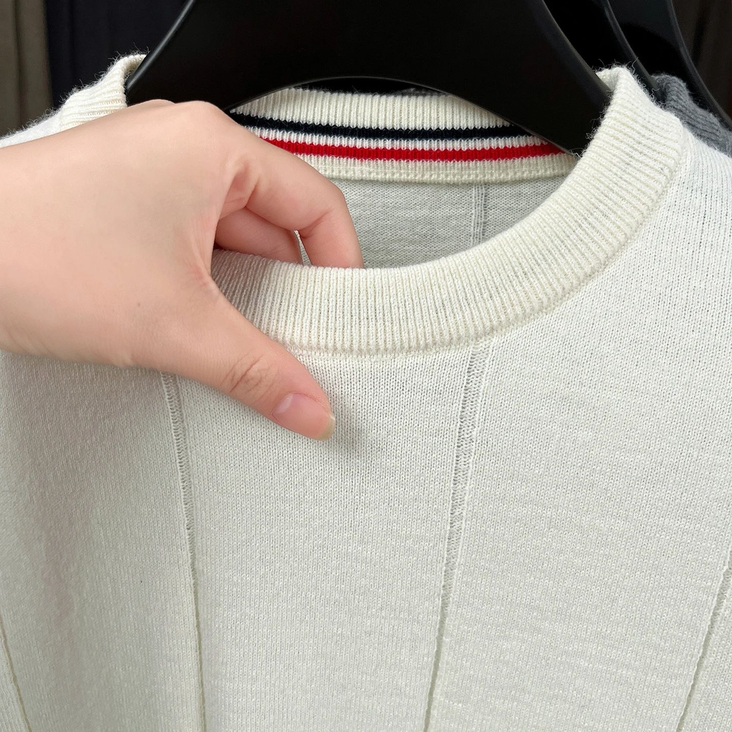 Designer High-End-Marke Pullover Herren Herbst Winter neue Persönlichkeit Farbmuster Streifen Mode süße Welpen Embossed Freizeit Komfort Warm Rund Stricken Sweater – Detail 10