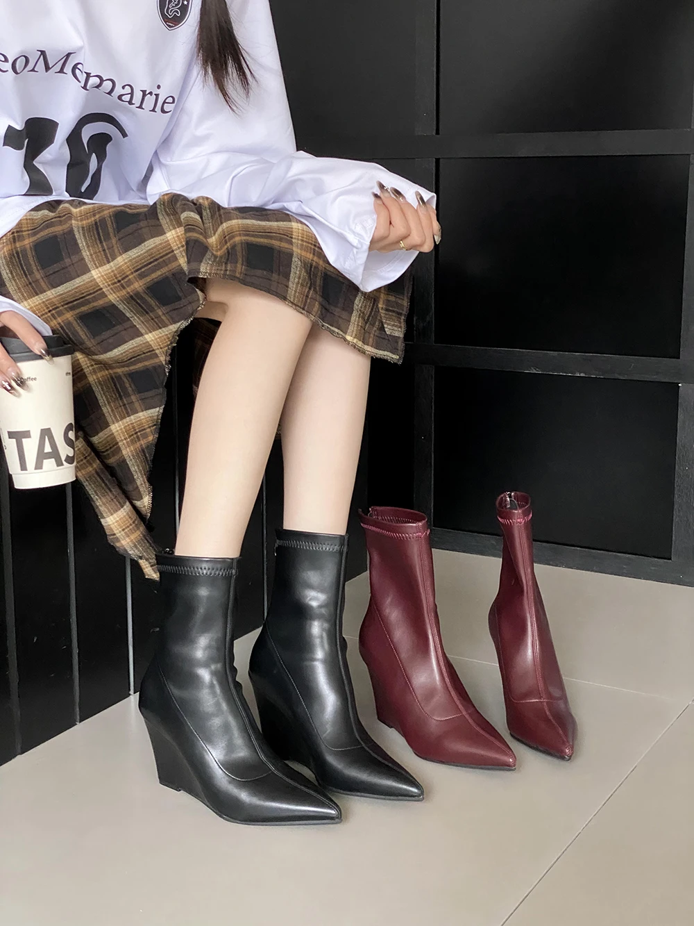 Pointed Toe Women Ankle Boots Wedge High Heels Back Zipper Winter Chelsea Botas Short Bootie Wine Red/Black/Brown Fashion Pumps