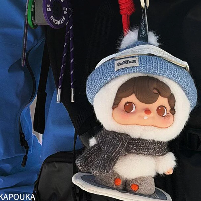 

POUKAPOUKA Let's Ski Together Snow Baby — виниловая фигурка для декора, новогодний подарок, сюрприз, игрушка для коллекционеров
