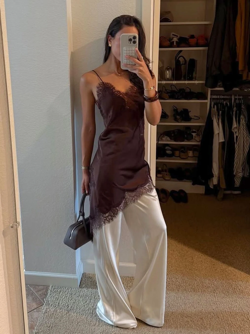 Abito estivo marrone con cuciture in pizzo irregolare in raso Abito da donna sexy senza maniche senza schienale Mini abito da festa femminile