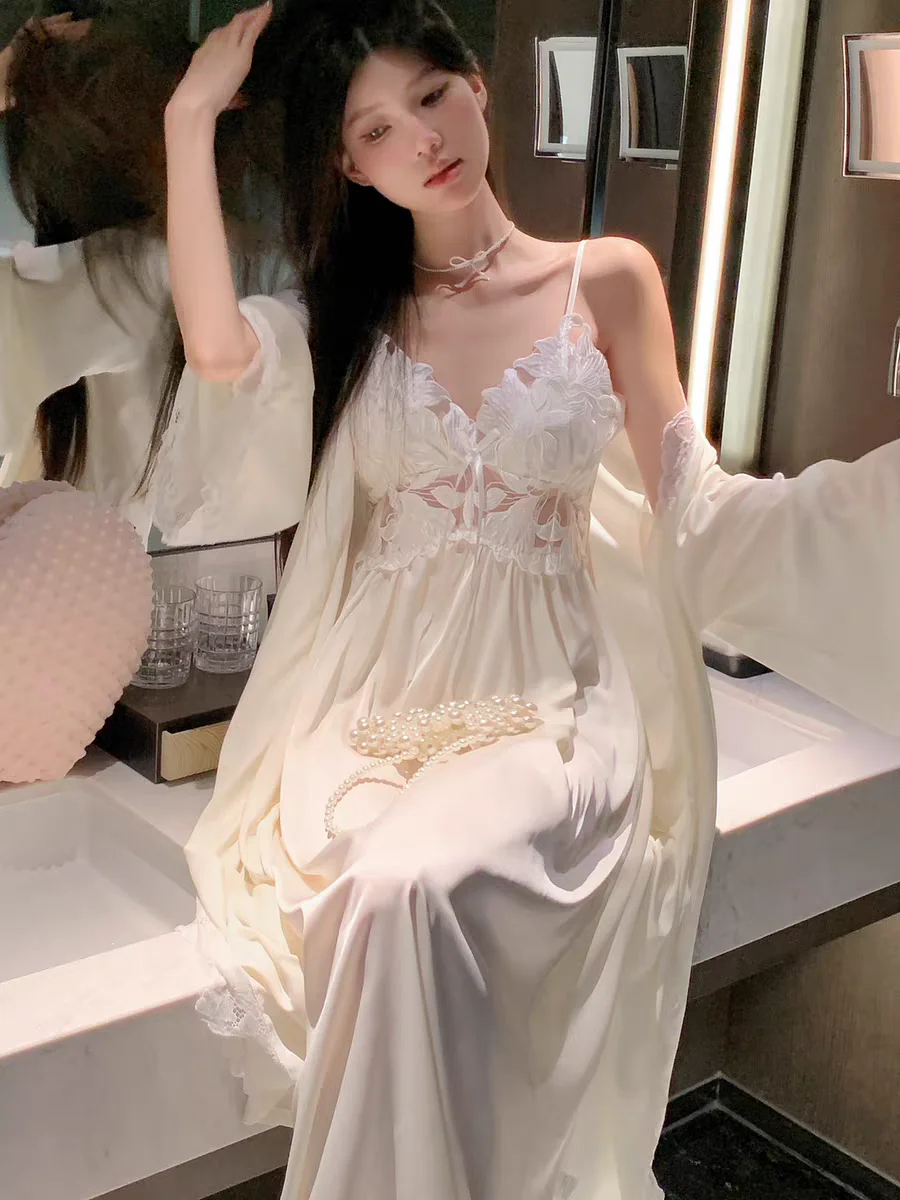 ピュアデザイア-ホワイトムーンライト-レディースセクシースリップウェア-2026年春秋新作-アイスシルクストラップロングドレス-胸パッド入り-ホローアウトvネック