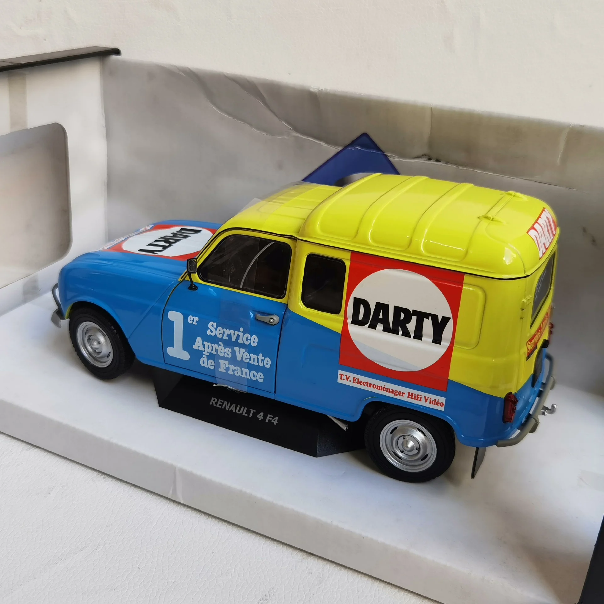 Diecast SOLIDO RENAULT4 F4 Renault Van Legierungsautomodell im Maßstab 1:18, Sammlerspielzeug, Geschenk, Souvenir, Display-Ornament