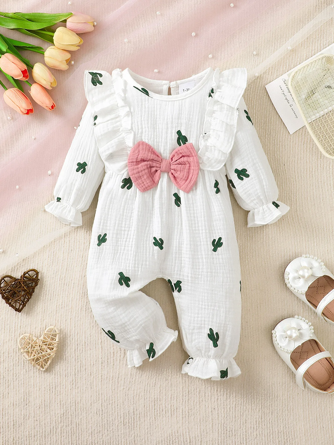Spring and Autumn Style Cute and Sweet Baby Girl Long-Sleeve Romper with Sweet Bow Decoration on the Chest, Ruffled Sleeve Design, Newborn Girl Outdoor Crawling Outfit, Baby Girl Romper, Onesie