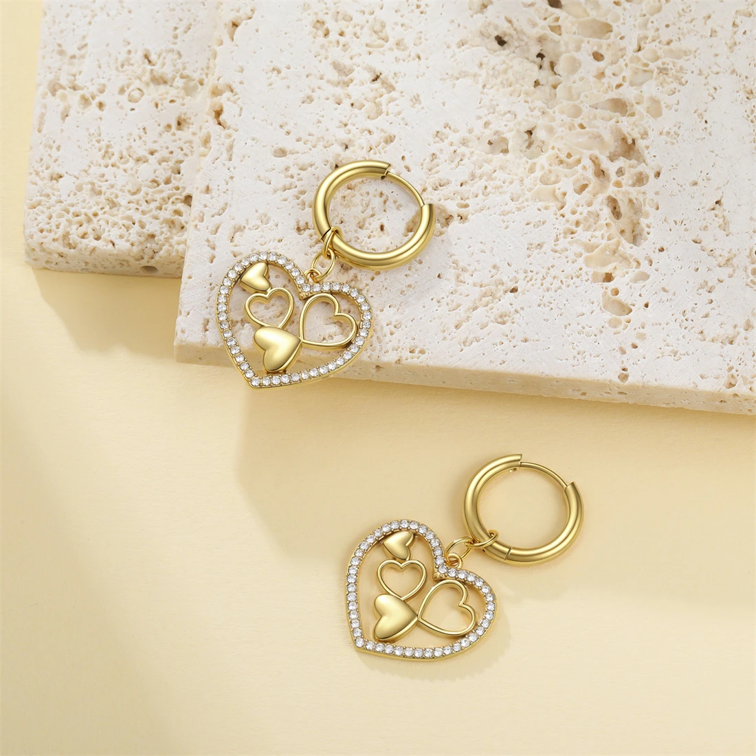 Eueavan Strass-Mehrfachherz-Ohrhänger aus Edelstahl mit 5 Hohlen Herzen für Frauen, Romantischer Schmuck als Geschenk – Detail 14