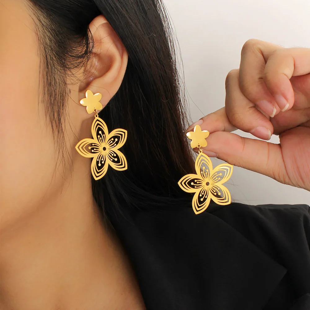 DIY accessories French retro high-end hollow flower earrings elegant literary 18K gold stainless steel petal earrings Christmas