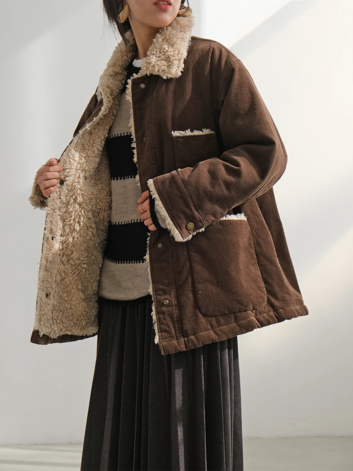 

Thiened Fluffy Corduroy Jaet for Women Autumn Winter Coffee Color Patchwork Barn Sle Retro Match All Seasons Coat