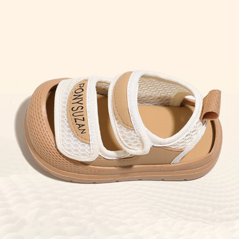 أحذية أطفال صيفية جديدة لعام 2025 أحذية للأولاد شبكية قابلة للتنفس بمقدمة مغلقة صنادل ناعمة من الأسفل صنادل للفتيات الصغيرات EU16-25