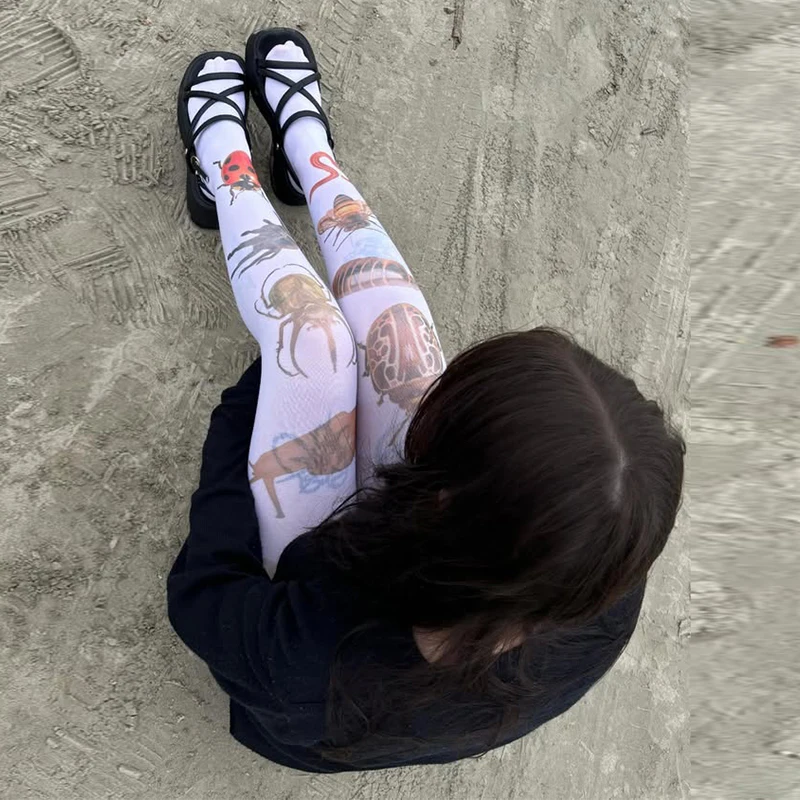 الكرتون المطبوعة الحشرات جوارب طويلة النساء جوارب لطيف تصميم الأزياء القطن الأبيض جوارب طويلة جوارب الراحة #2