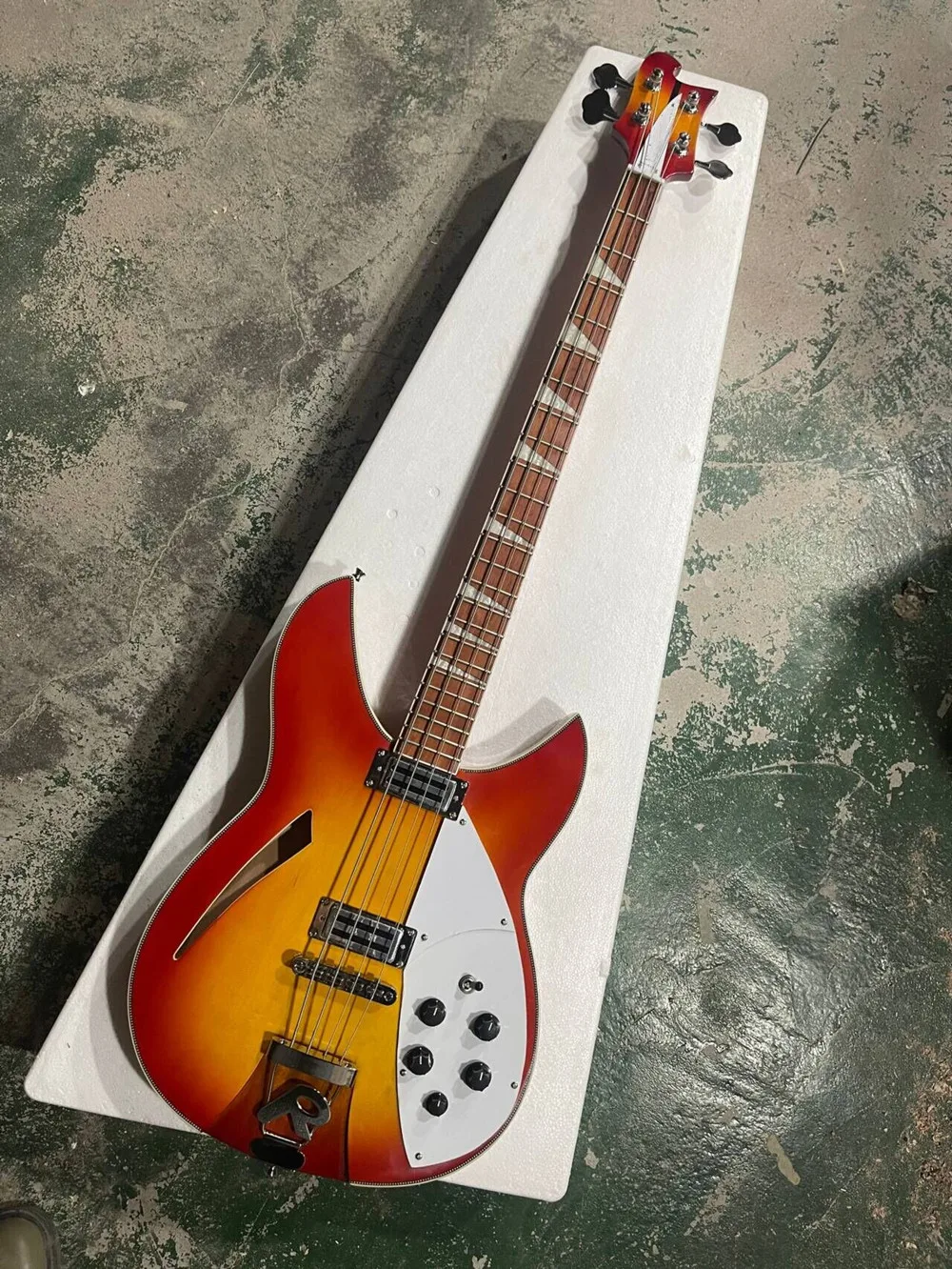 4 strings Electric Bass Guitar with White Pickguard,Rosewood Fingerboard,Chrome Hardware,Provide customization