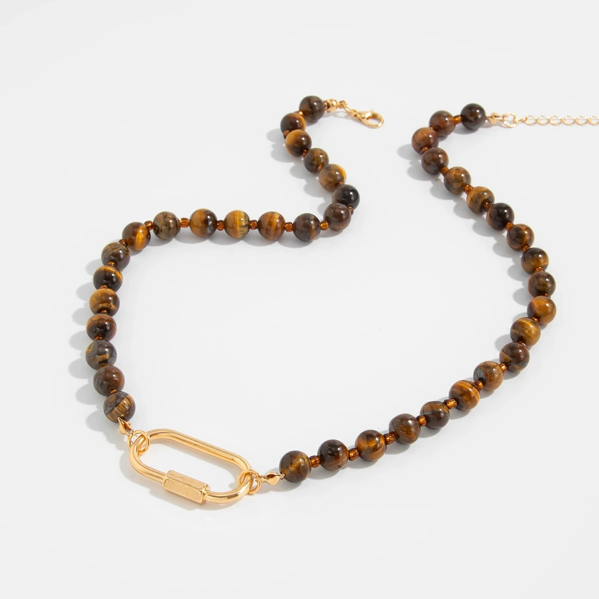 Trendy Tiger Eye Bead Choker Necklace Gold-Tone Bar Clasp Design Minimalist Chic Women’s Fashion Accessory Stylish Jewelry