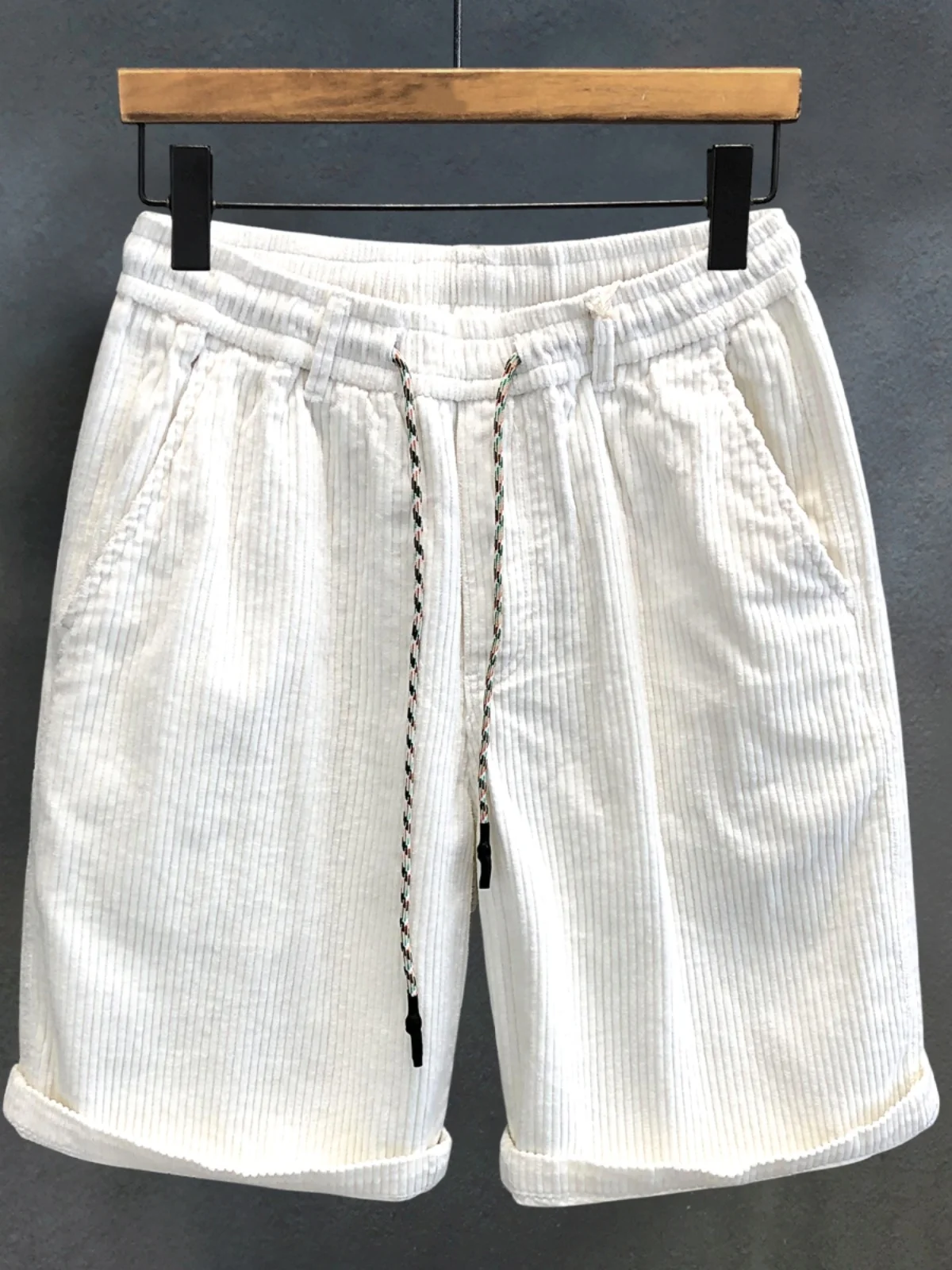 

Летняя вельветовая мужская повседневная свободная посадка универсальная рабочая одежда с пятью пуговицами средней длины в американском стиле молодежная повседневная одежда