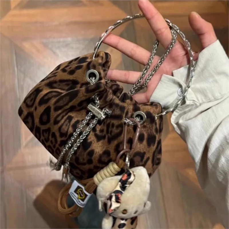 

Hot Girl Retro Leopard Pattern Bucket Handbag Women Chic Chains Drawstring Shoulder Bags Ladies Luxury Designer Purses Y2k 2025