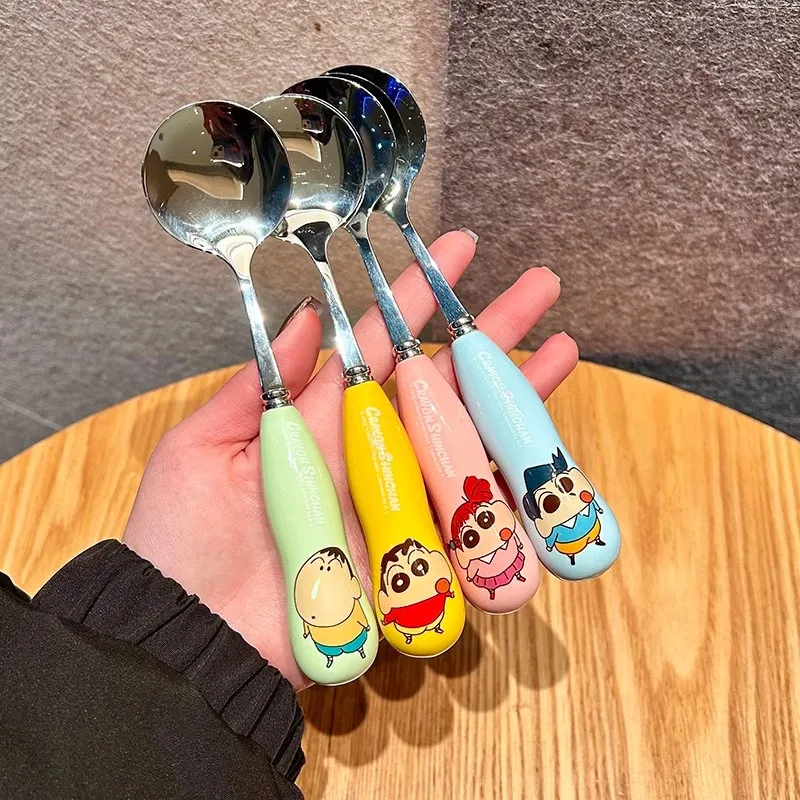 Kredka Shin-chan 304 Ceramiczna zastawa stołowa ze stali nierdzewnej Łyżka do zupy Widelec Nohara Shiro Łyżka do jadalni Wygodna zastawa stołowa Prezent