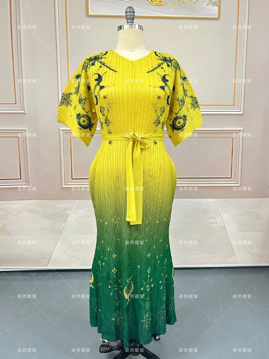 2026 New Yellow-green Gradual Change Holiday Style Long Dress Temperament V-neck Printing Pleated Dress Thin Women's Clothing