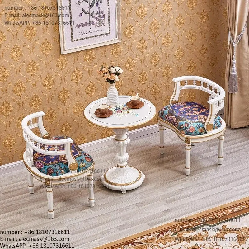 

Белый французский диван-кресло цвета слоновой кости, круглый стол с покраской, несколько комплектов для гостиной и балкона.