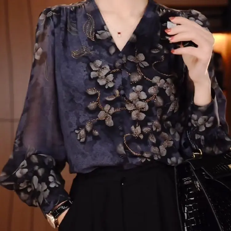 Autumn Western Style Light Luxury Design Age-reducing V-neck Long-sleeved Shirt for Women 2025 New Casual Versatile Slimming Top