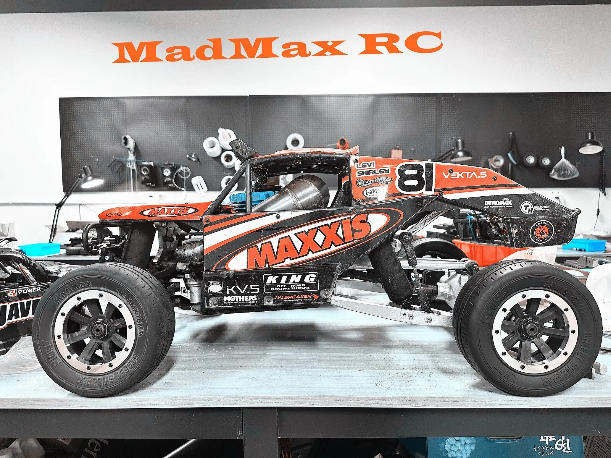 madmax-exclusive-widened-belted-road-tire-losi-5t-desert-truck-betop-12s