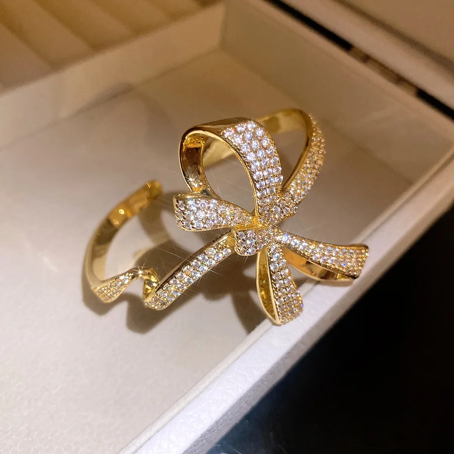 High End Exquisite Zirconia Bow Shaped Twisted Opening Bracelet Luxuriou Fashion Banquets Occasions Hand Women
