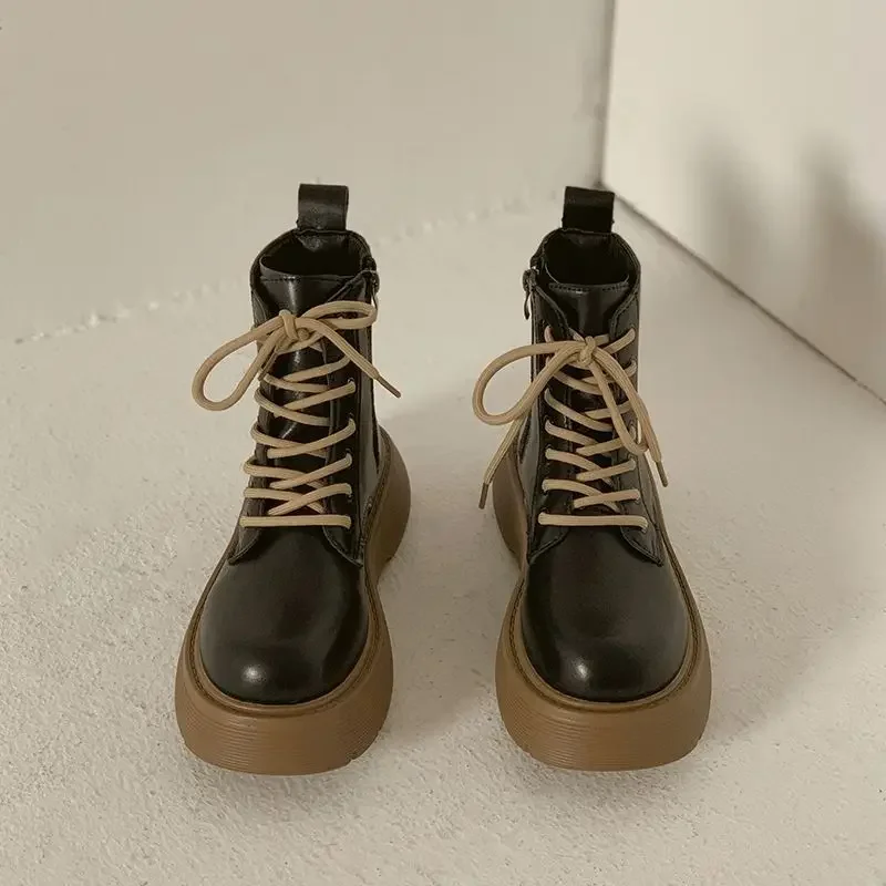 Botas curtas estilo britânico para mulheres, botas de plataforma única, todos os fósforos, casual, outono, novo, Ins, 2024