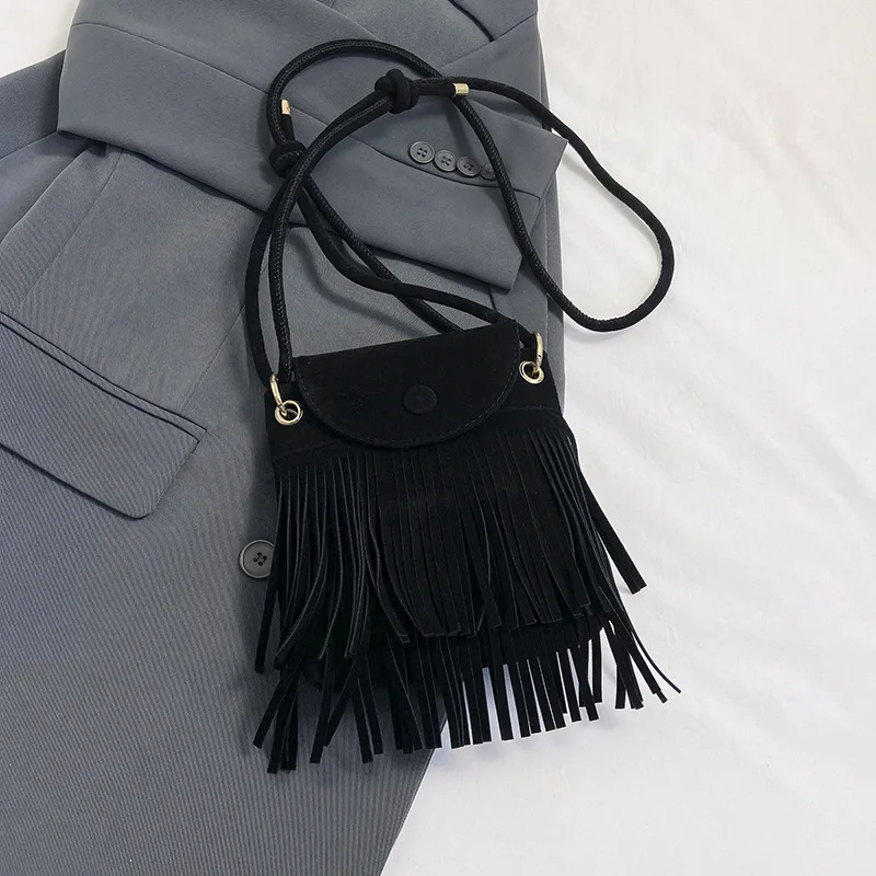 Trendy Leather Shoulder Bag Tassel Solid Color for Women Fringe Design Messenger Bag with Adjustable Strap Everyday Shoulder Bag