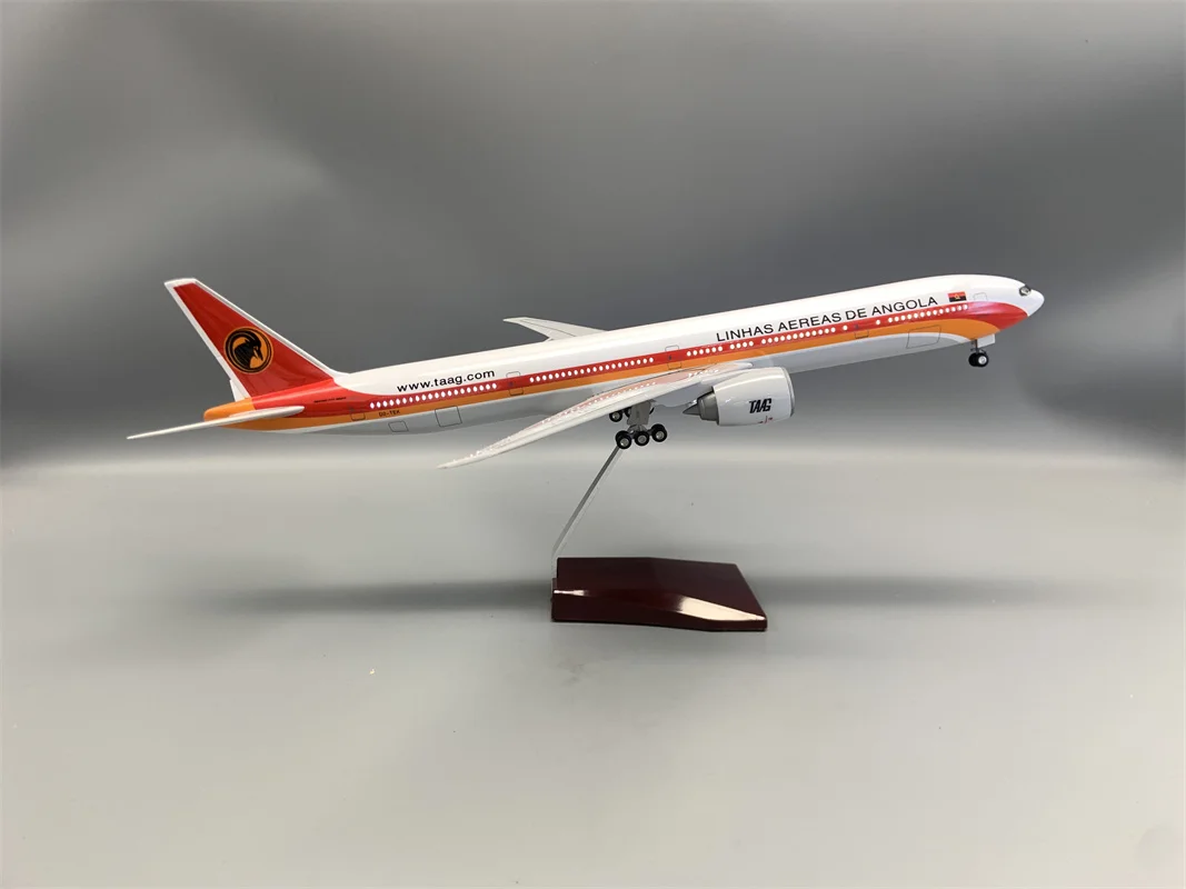 B777-300 أنغولا الخطوط الجوية 1:135 مقياس طائرة 47 سنتيمتر دييكاست الراتنج نموذج طائرة مع الضوء وعجلة الطيران ايرباص المتحمسين هدية