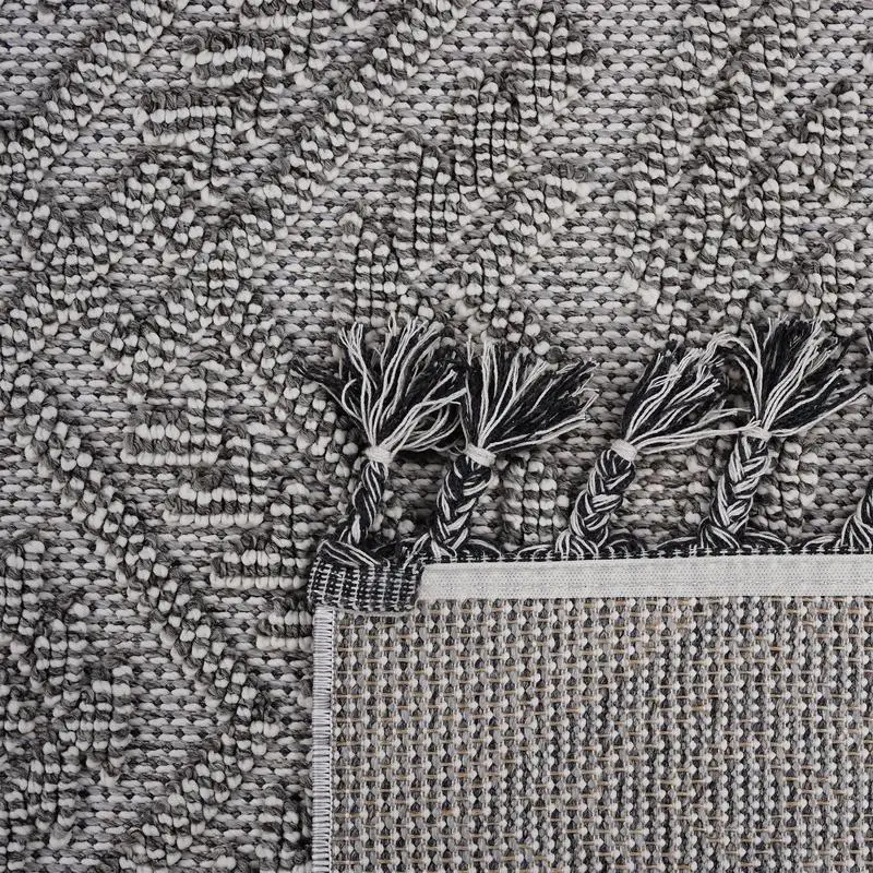 سجادة منطقة داخلية وخارجية تقليدية باللون الأبيض مقاس 5 × 7 من مجموعة LOOM & LUXE