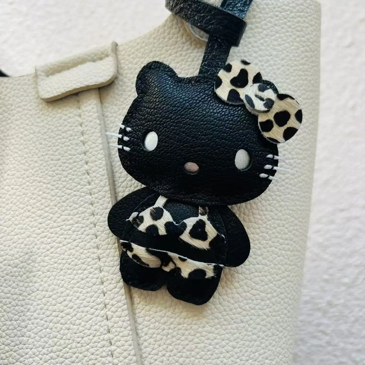 

Sanrio Hello Kitty Genuine Leather Keychain Handmade Cute Fashionable Durable Gift for Women Girls