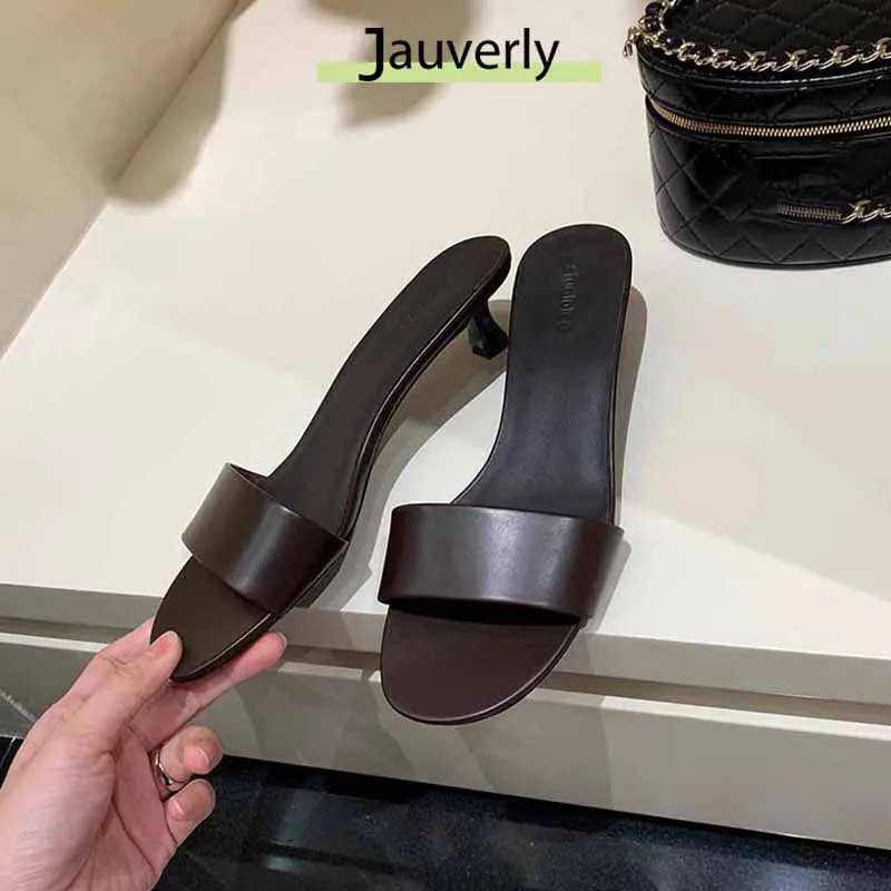 

2025 женские модные тапочки высокого класса, летняя одежда, повседневные и удобные сандалии, платья, универсальные тапочки на плоской подошве