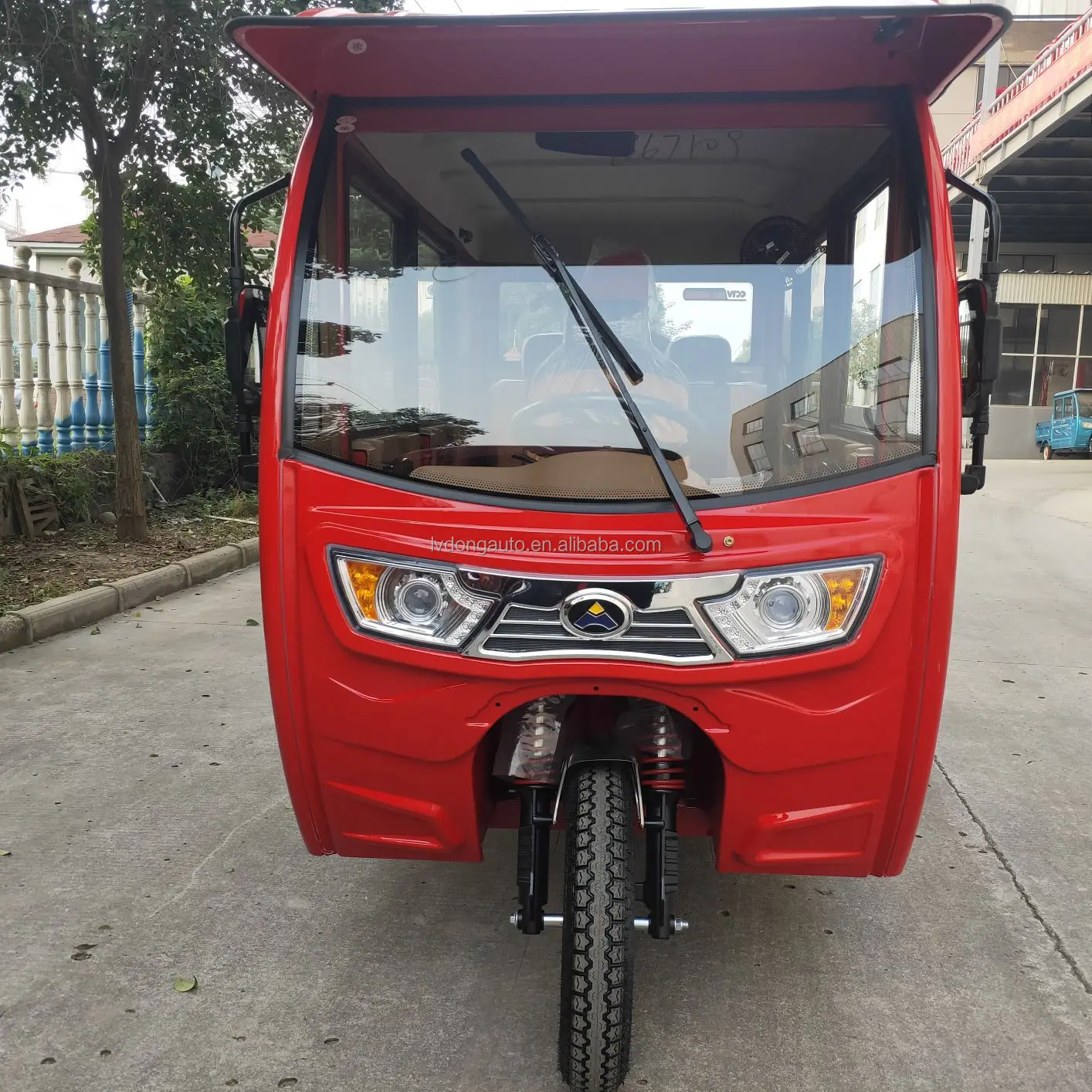 New Design Enclosed Body Electric Tricycle 5 Doors solar Electric Tricycle covered made in China