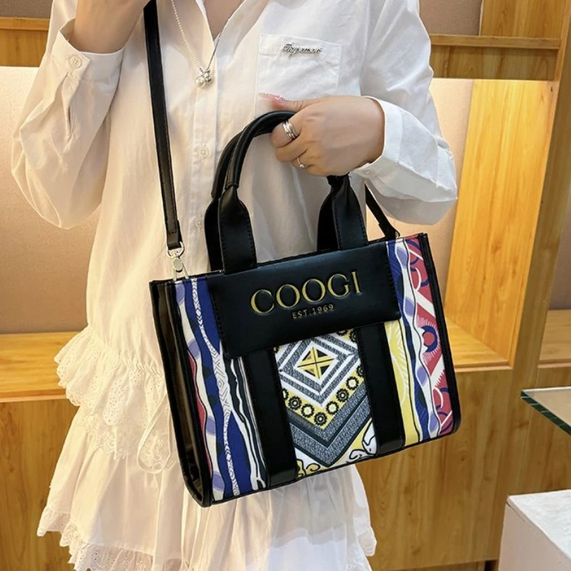 

Новая модель сумки-тоут 2025 года, креативный индивидуальный дизайн, милая сумка-подушка в кампусном стиле, портативная и легкая