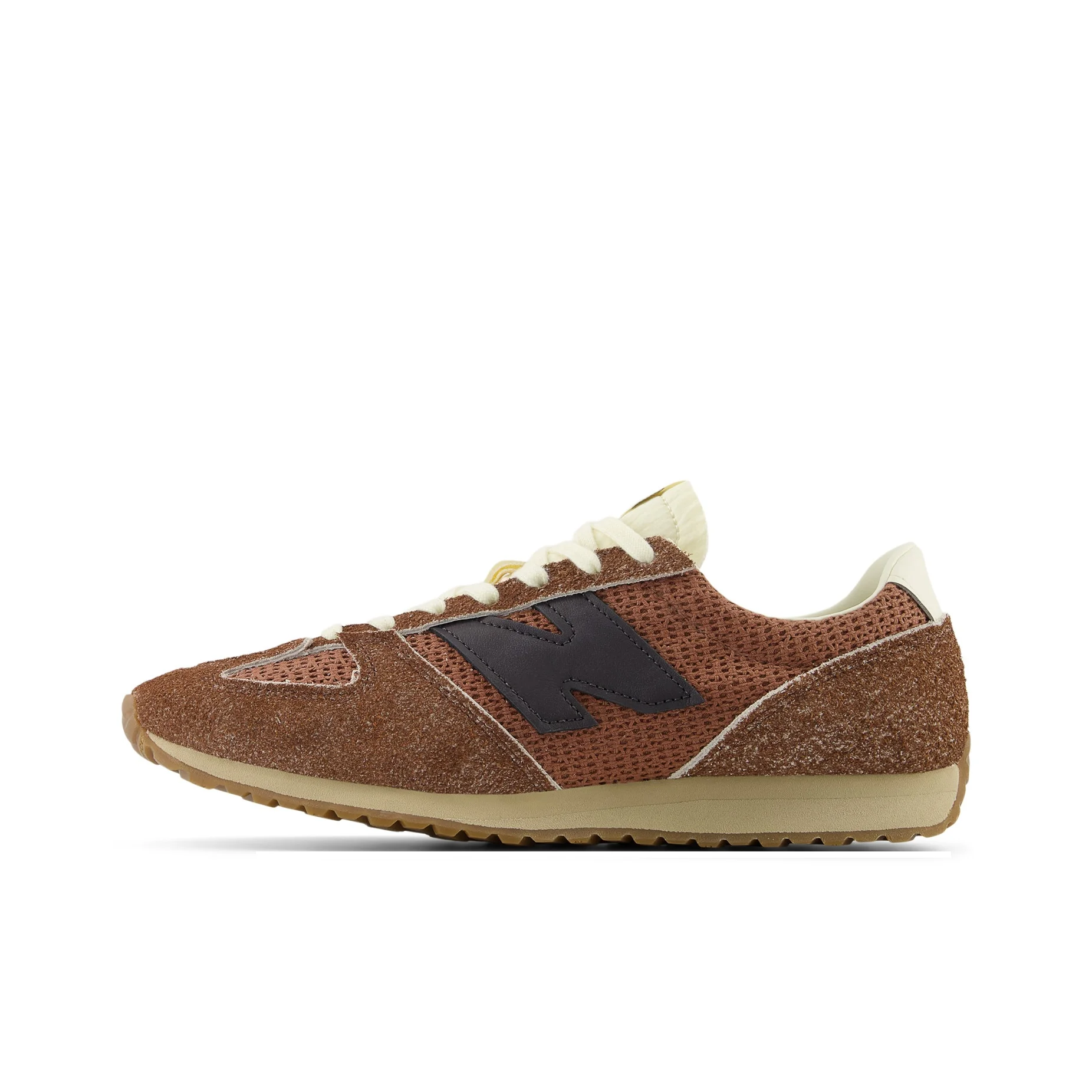 

New Balance NB 471 – стильные, универсальные, нескользящие и долговечные повседневные кроссовки для мужчин и женщин, коричневого цвета.