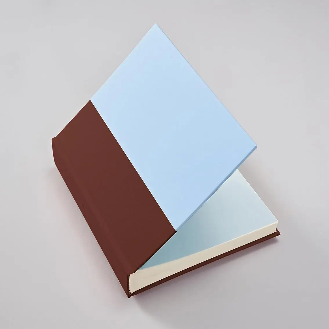 Classic Medium Photo Album with 80 Cream Pages, Pecan Ice