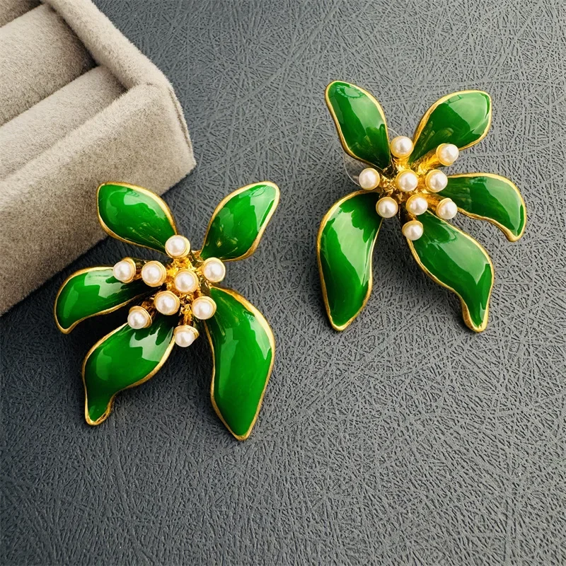 أوسكار دي لا رينتا المتضخم اللؤلؤ إسقاط أقراط المرأة الأزهار المينا مجوهرات الأذن الأصفاد شخصية مبالغ فيها منتصف القرن