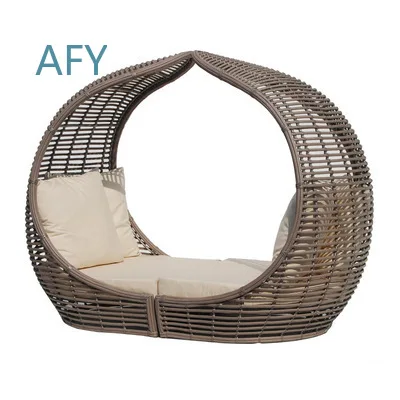 Courtyard Custom Outdoor Bed for Villa Rattan Beach Bed for Open Air Bird Nest Large Round Swimming Pool Lounge for Patio