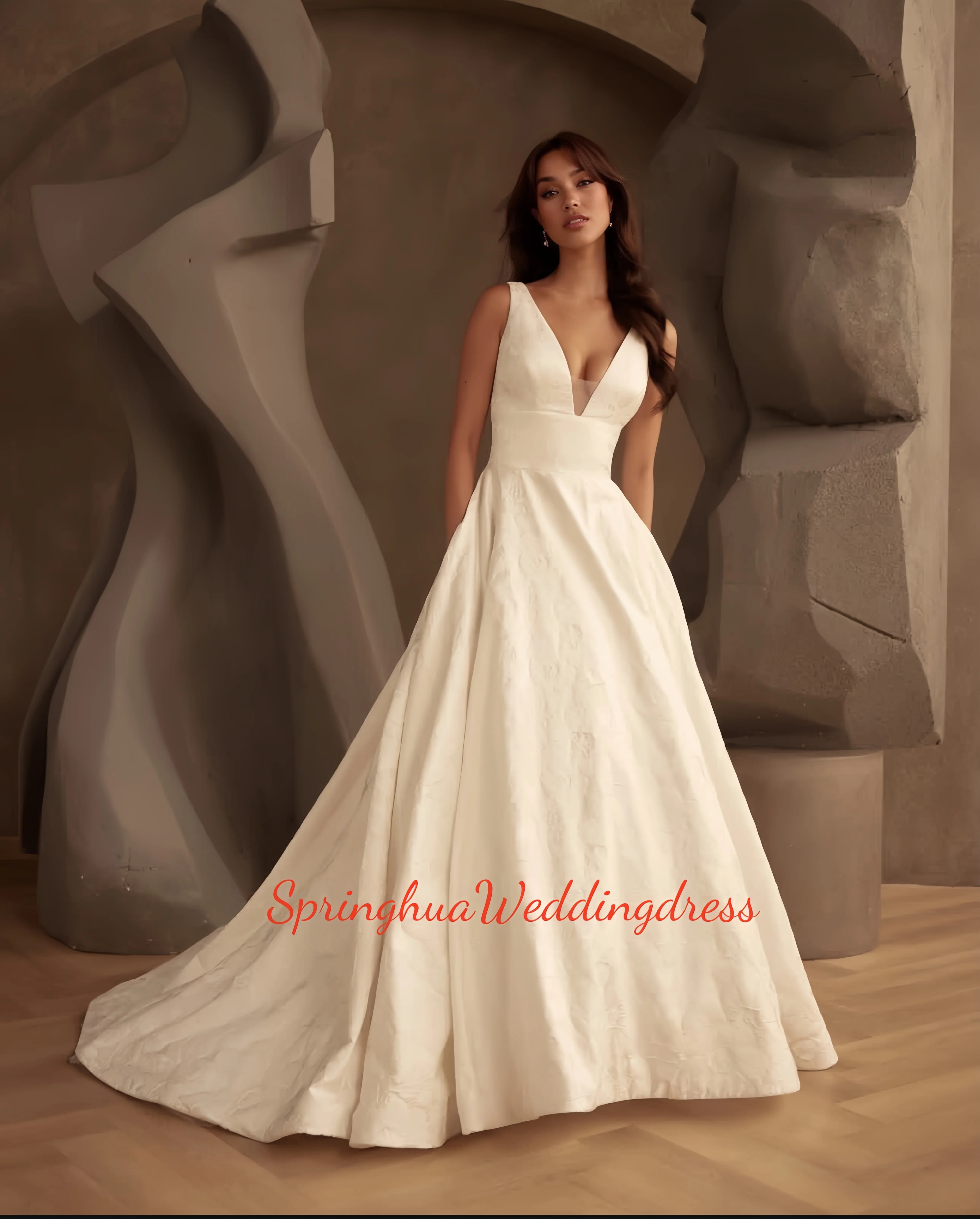 

Custom-made luxurious satin patterned wedding dresses, V-neck evening gowns, party evening gowns, bridesmaids, front yard