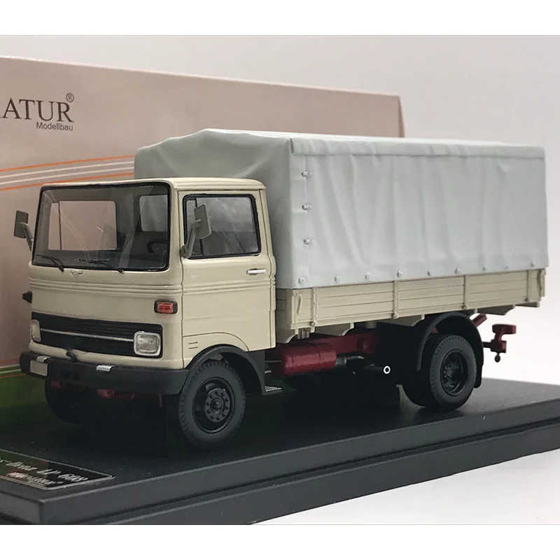 

MOMINIATUR 1:32 Scale Resin LP608 Truck Vehicle Diecast Miniature Toy Car Simulation Classic Model Collectibles Souvenir Display