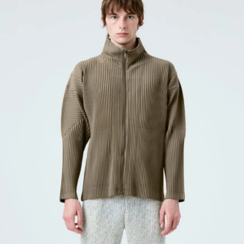 

2026 Miyake плиссированная мужская повседневная куртка с длинными рукавами и воротником-стойкой на молнии, простая модная офисная одежда без морщин