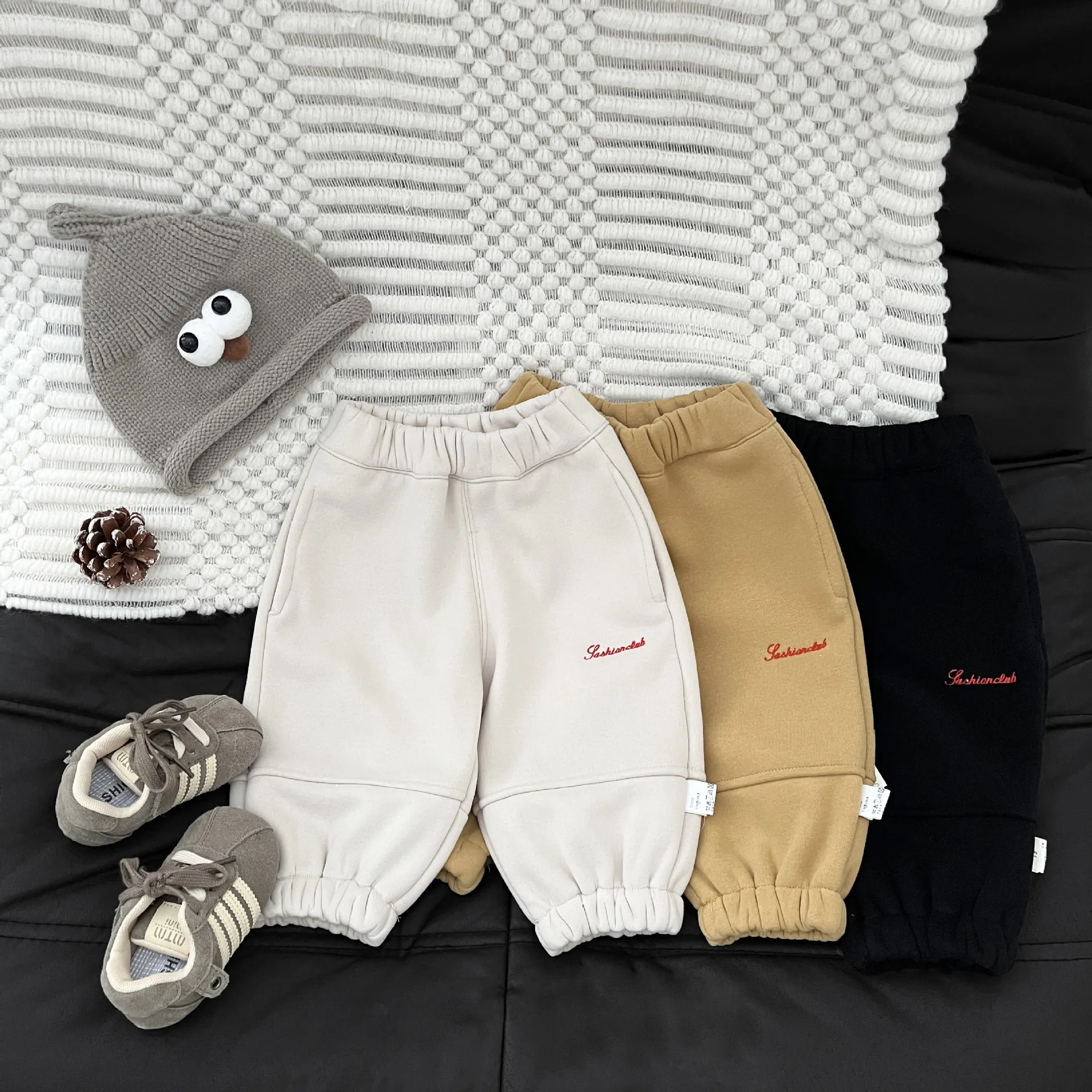 2025 Winter New Baby Fleece Trousers Letter Print Boys Casual Pants Plus Velvet Thick Infant Girl Warm Pants Toddler Clothes