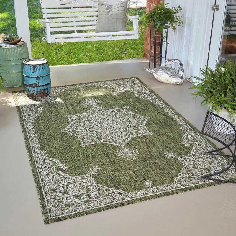 

Outdoor Traditional Collection Area Rug - Antique nice-looking and utilitarian