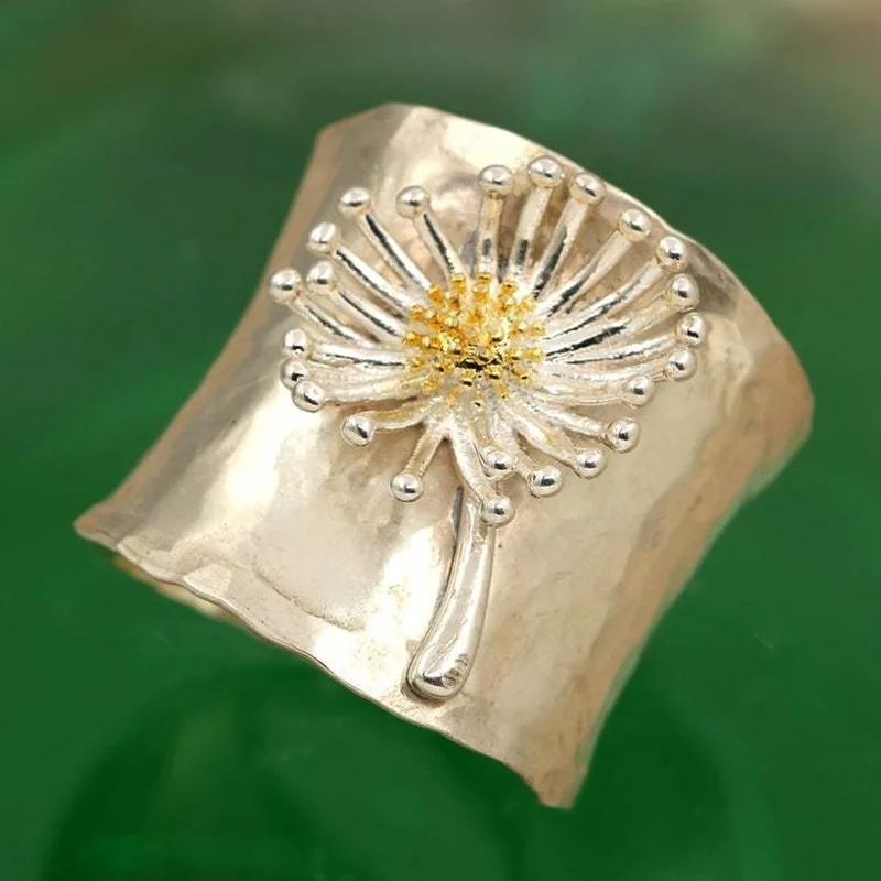 Hot Sale New Fashion Personality Exaggerated Wide Edition Women's Color Separation Daisy Flower Ring Direct Sale