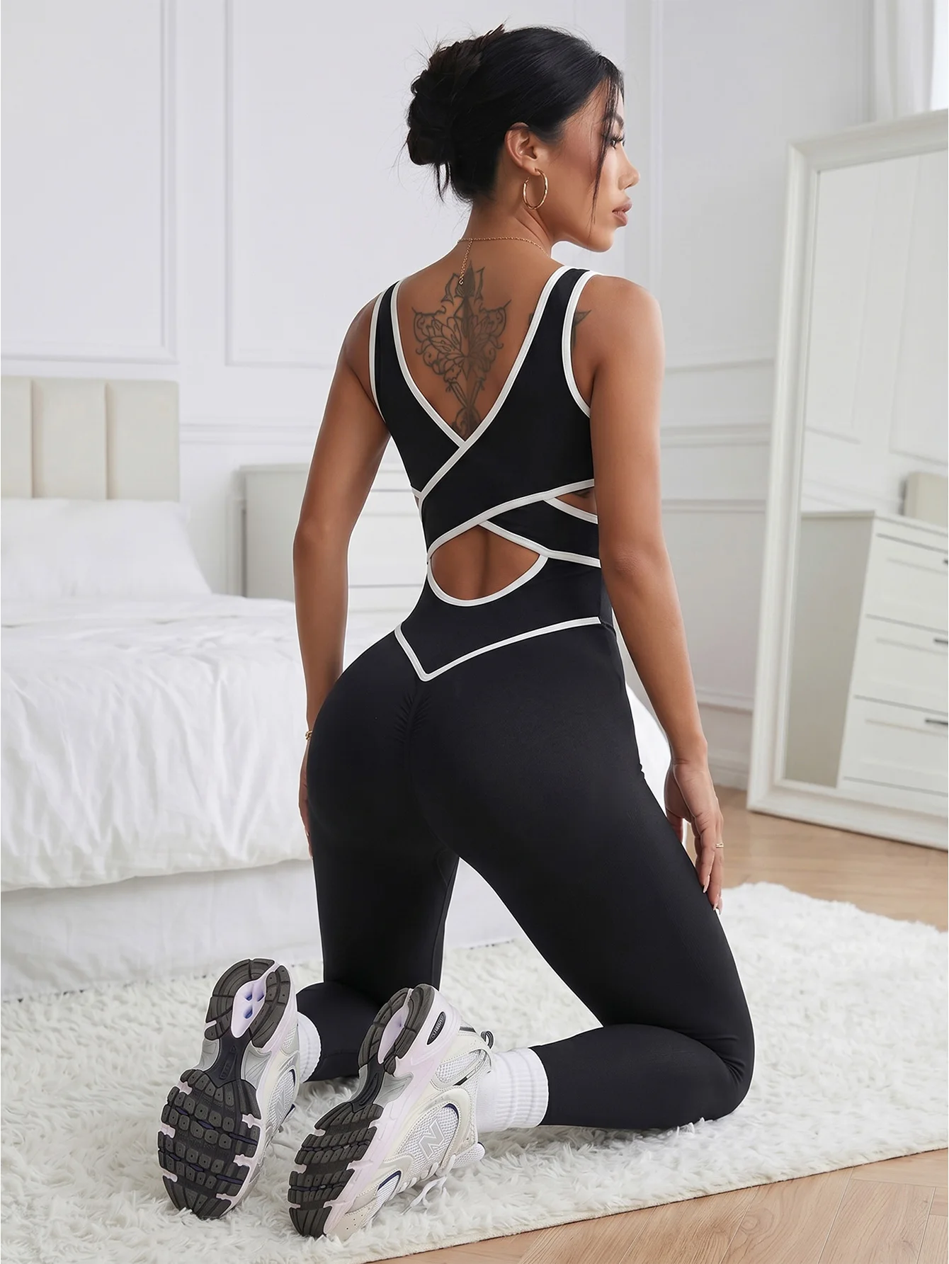 Damen Criss-Cross Cutout Kontrast-Piping Workout-Jumpsuit Ärmellos Formender Yoga-Bodysuit – Detail 4