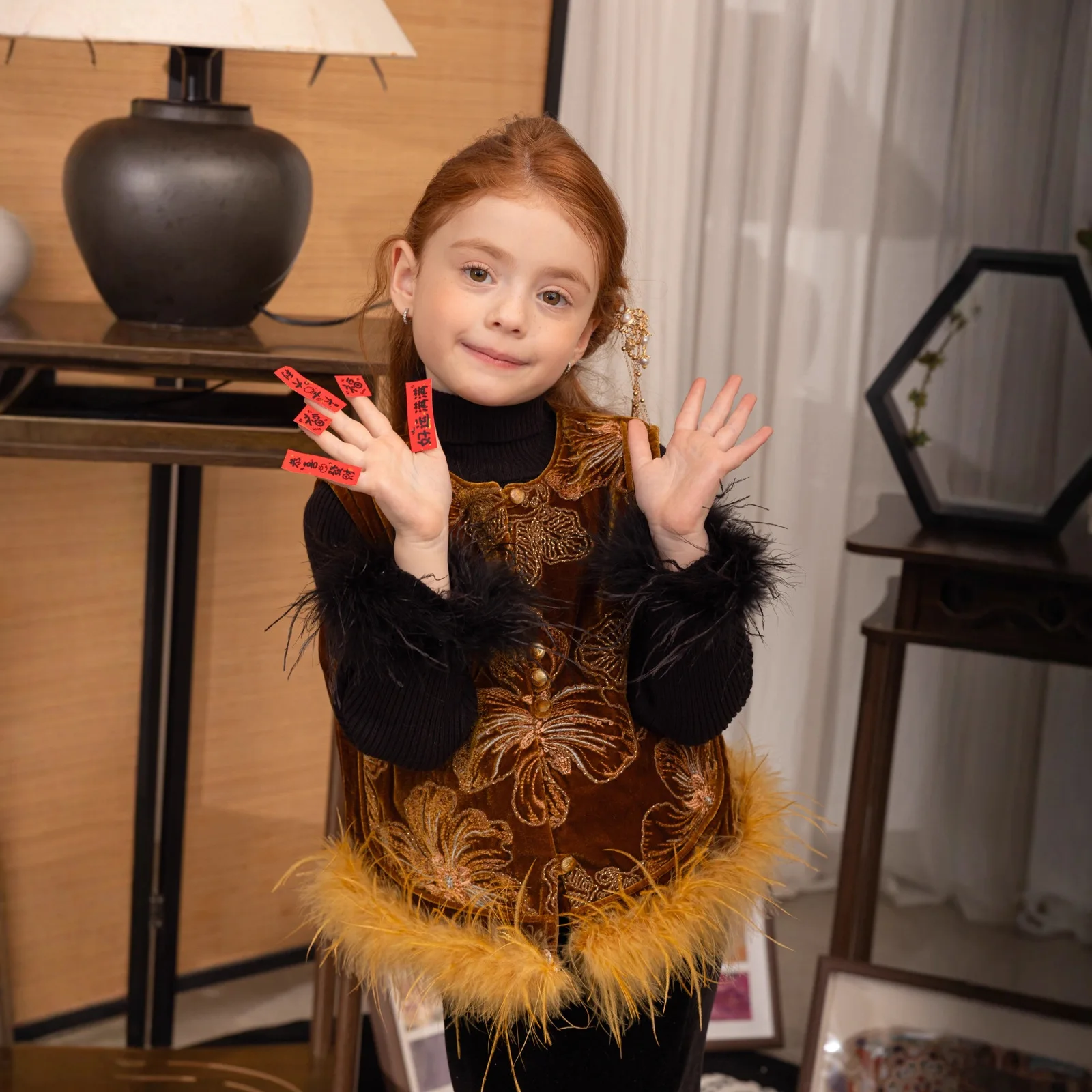 2025 Autumn Winter Embroidery Velvet Chinese Style New Embroidery Light Luxury Vest Sewing Heavy Industry Ostrich Hair Top
