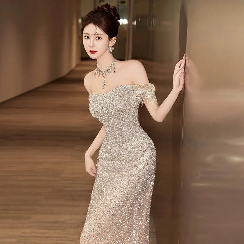 The new fishtail banquet host's elegant and refined one-piece luxury sequined dress