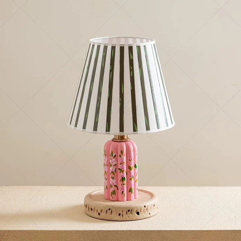 

Modern Floral Fabric Table Lamp LED Bedside Bedroom Study Restaurant Table American Country Creative Home Decor Night Desk Light