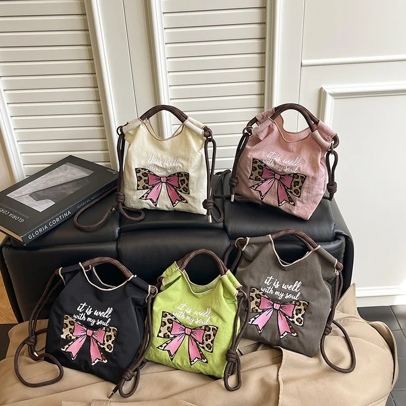 

Новинка 2025 года, сумка-ведро с вышивкой, женский чехол для телефона, нейлоновый ручной кошелек через плечо