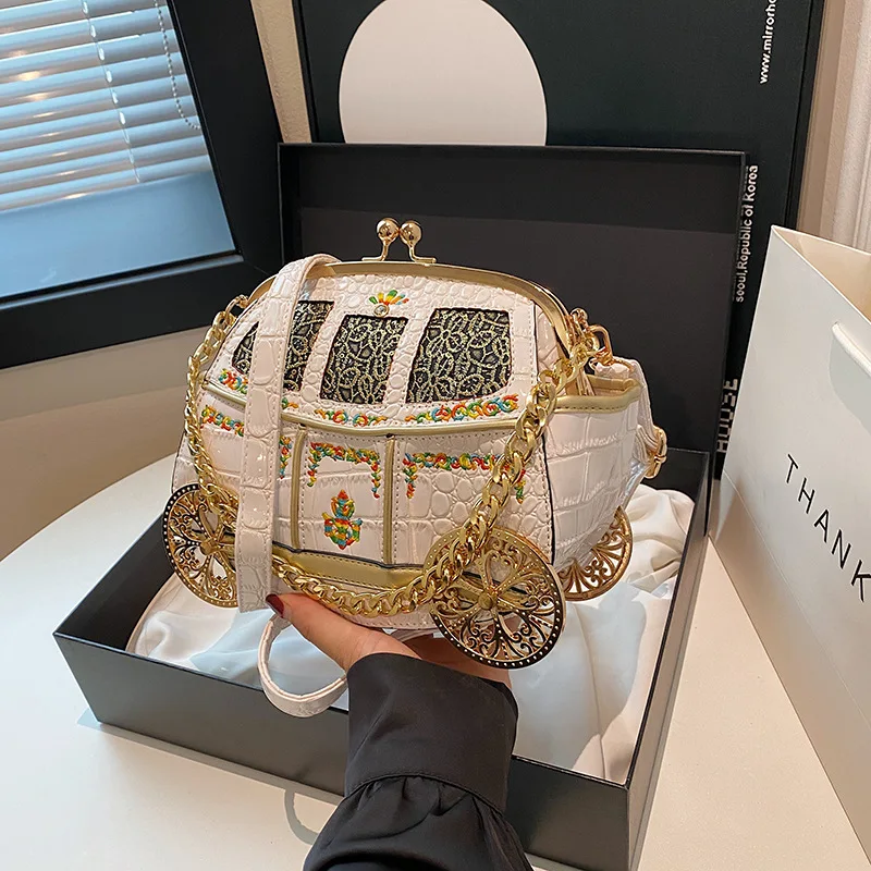 

Bizarre and creative car bag, ladies' 2025 new fashionable chain clip shell shoulder crossbody luxury designer bags bolsas y2k