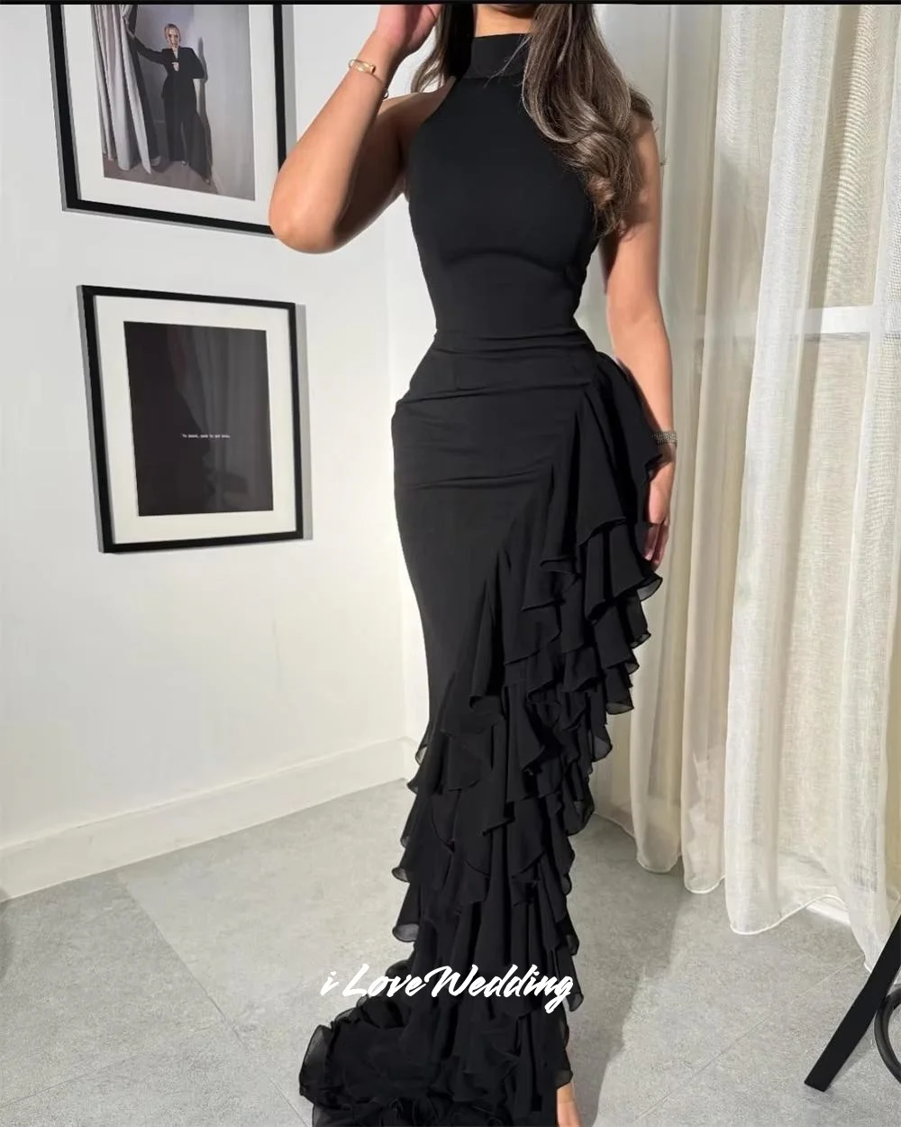 Zwarte hoge kraag zeemeermin chiffon ruches mouwloze avondjurken meerlaagse zijsplit vloerlengte geplooid op maat
