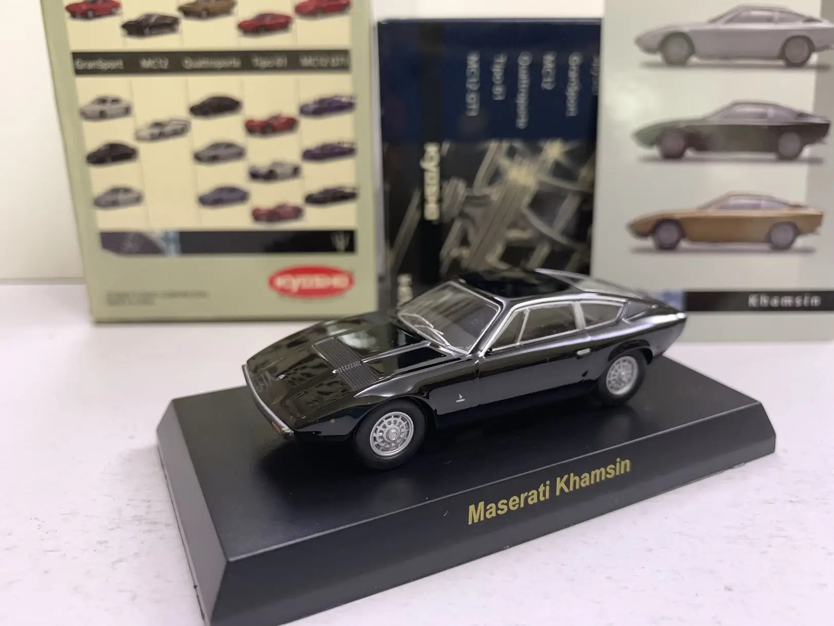 KYOSHO-Maserati Khamsin LM F1 RACING, colección de juguetes de modelos de decoración de coches de aleación fundida a presión, 1/64