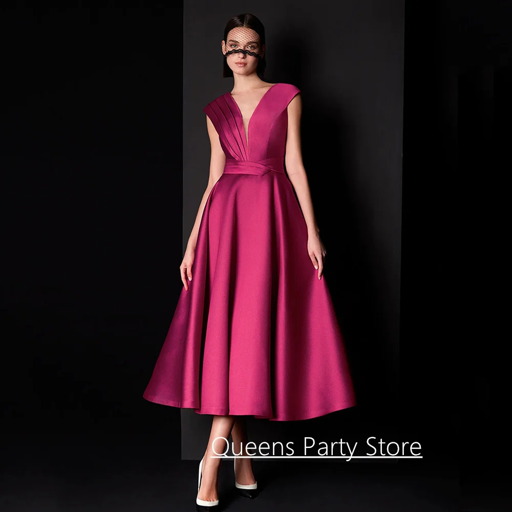 فستان قصير لأم العروس مخصص بأكمام قصيرة ورقبة على شكل V وطيات بطول الشاي على شكل حرف A من الساتان لحفلات الزفاف #1