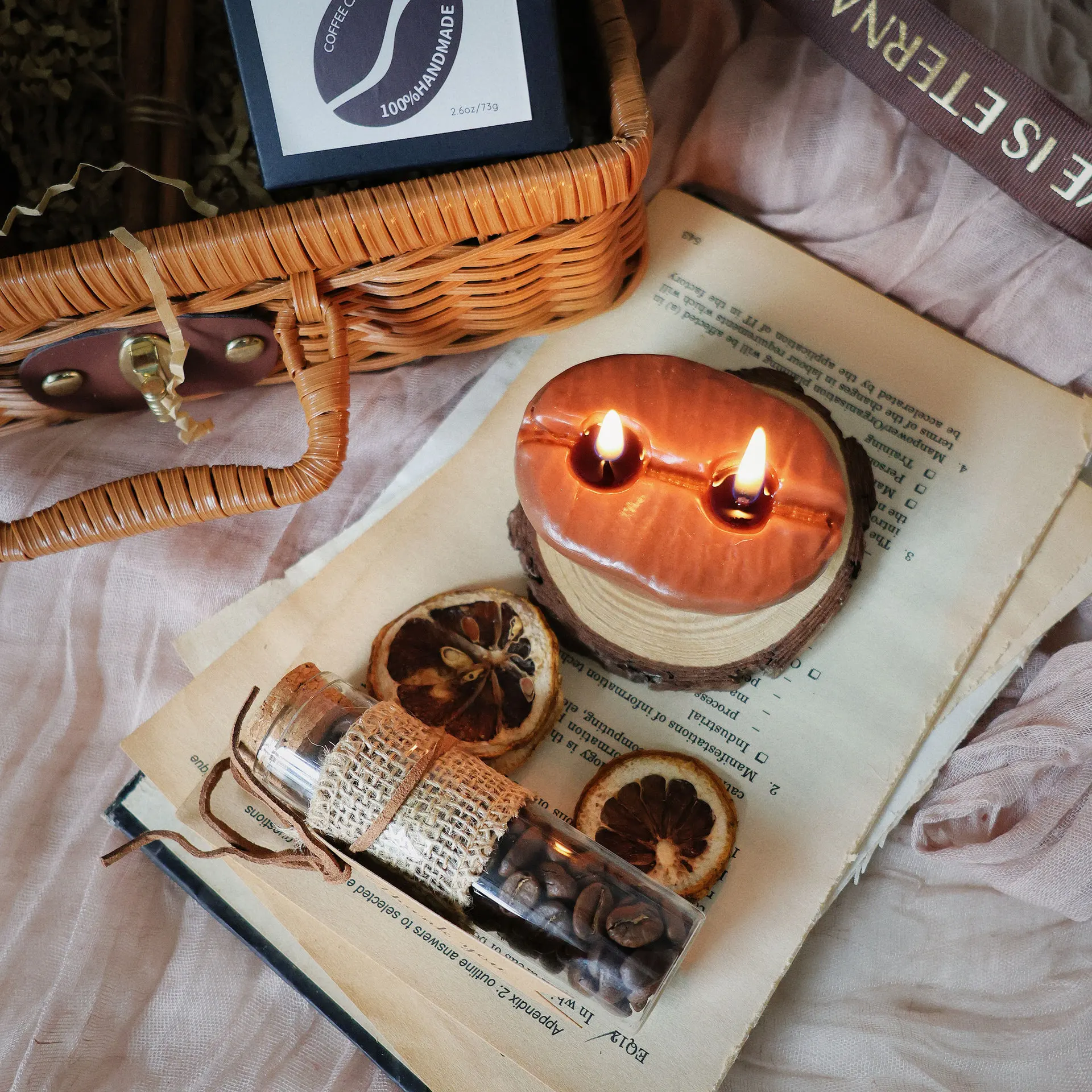 Creative Handcrafted Mocha Coffee Aroma Candle In The Shape Of Coffee Beans. High-end Atmosphere. Soy Wax Candle Gift